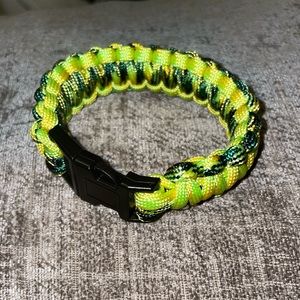 Fluorescent camo paracord bracelet